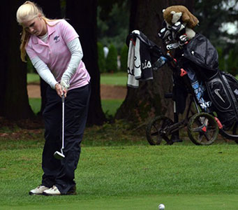Warner Pacific Knights golfer Kendall Cowley