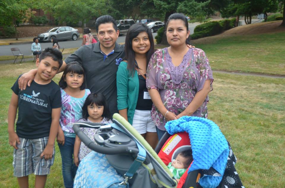 New student with her family at Aug 2013 welcome week