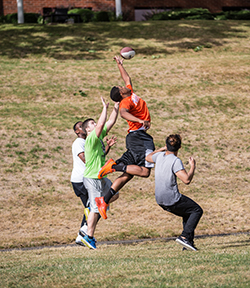 WPC students playing ultimate frisbee Warner Pacific welcome weekend 2015 activities